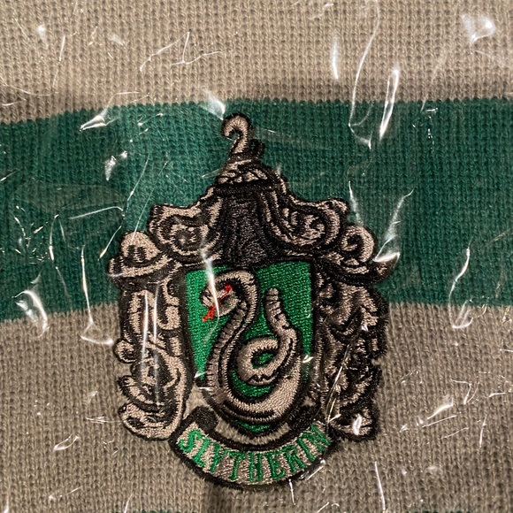 Harry Potter Slytherin Scarf - Picture 4 of 6